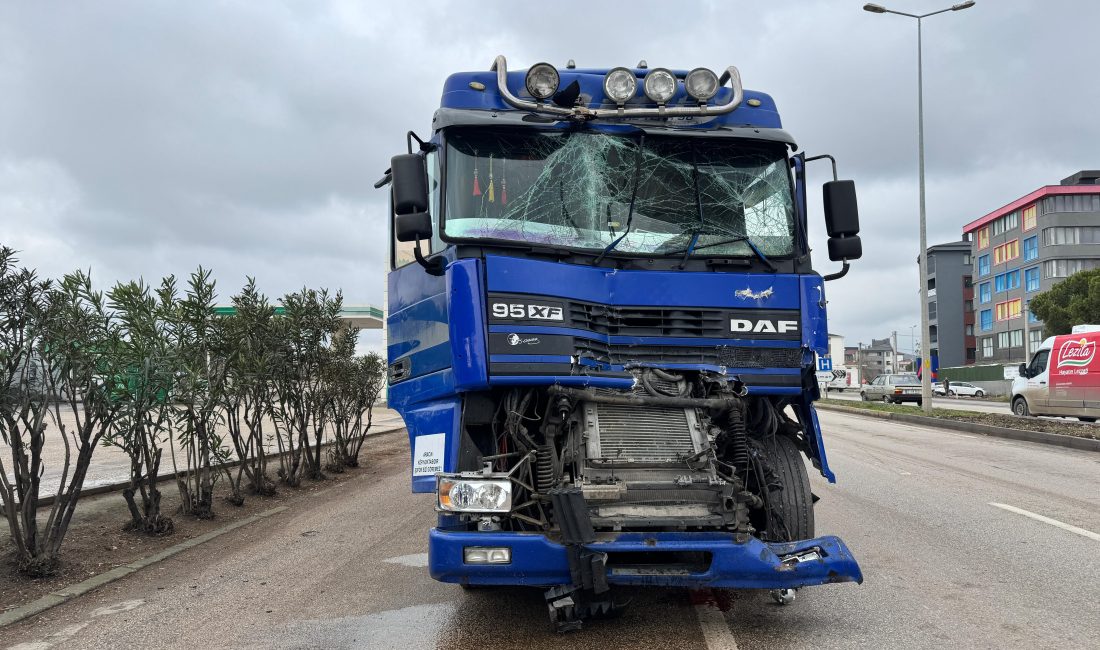 Balıkesir’in Bandırma ilçesi Hastane Kavşağı’nda meydana gelen trafik kazasında bir