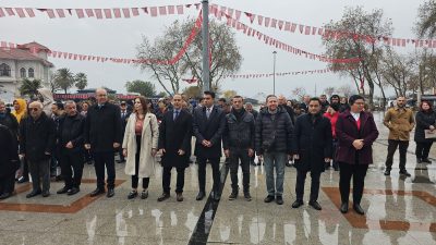 Balıkesir'in Bandırma ilçesinde 3 Aralık Dünya Engelliler Günü Cumhuriyet Meydanındaki