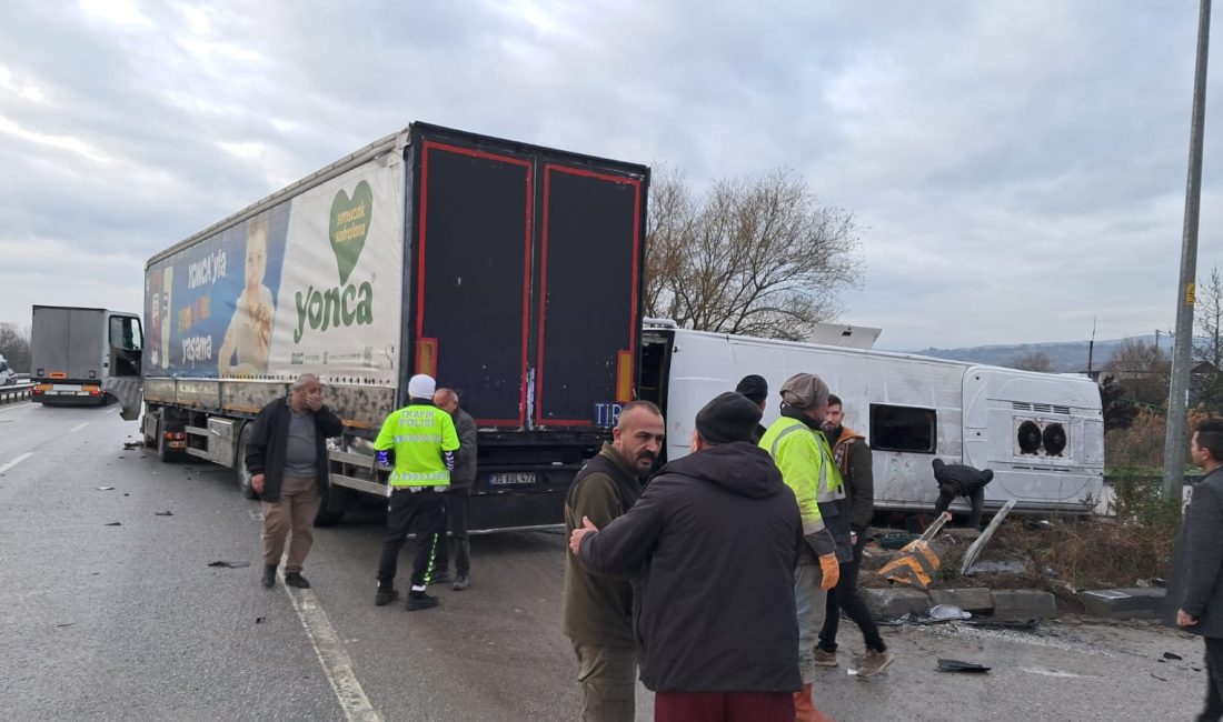 Balıkesir’de okul servisi ile tırın çarpıştığı kazada çok sayıda öğrencinin