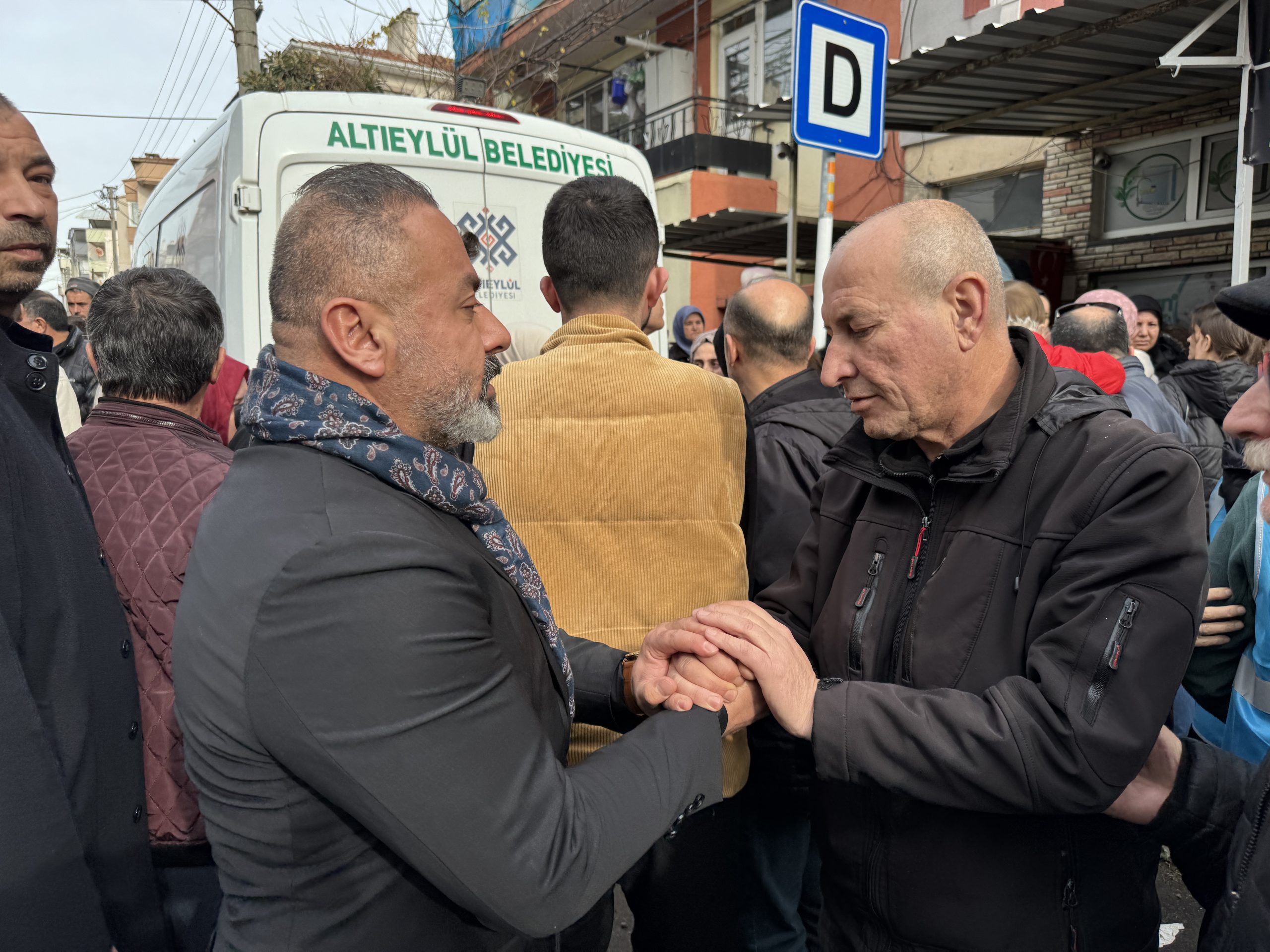 Bandırma AK Parti Teşkilat Başkanı Bayram Özdemir, Balıkesir'in Karesi ilçesinde