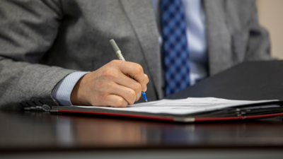 Türkiye'de görülen yüksek enflasyon, son yıllarda birçok memurun ek işte
