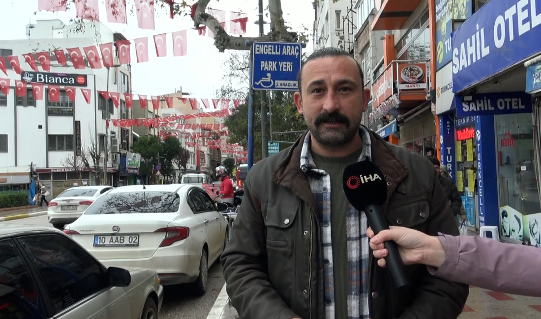 Balıkesir’in Bandırma ilçesi İnönü Caddesi’nde, dünya rekortmeni engelli sporcu Cem