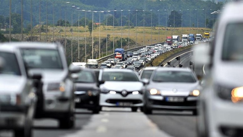 Vatandaş araba aldığına pişman: Zorunlu trafik sigortası fiyatları arasında uçurum Türkiye Esnaf ve Sanatkarları Konfederasyonu (TESK) Genel Başkanı Bendevi Palandöken