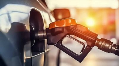 Benzinin litre fiyatına 7 Ocak Salı gününden itibaren 1,27 TL