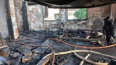 Balıkesir’in Erdek ilçesine bağlı Ocaklar Mahallesi’nde bir evde çıkan yangın,