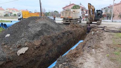 Burhaniye ilçesinde, kanalizasyon çöküntüsü sebebiyle denizde oluştuğu iddia edilen kirliliğe