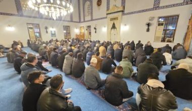 Balıkesir'in Bandırma ilçesinde Mübarek Regaib Kandili gecesi dolayısıyla Bandırma Haydar