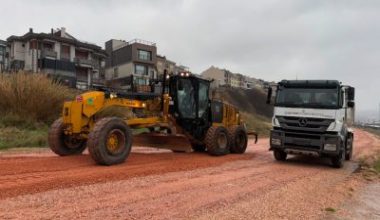 Bandırma Belediyesi, olumsuz hava koşulları nedeniyle bozulup çukurlar oluşan Cumhuriyet