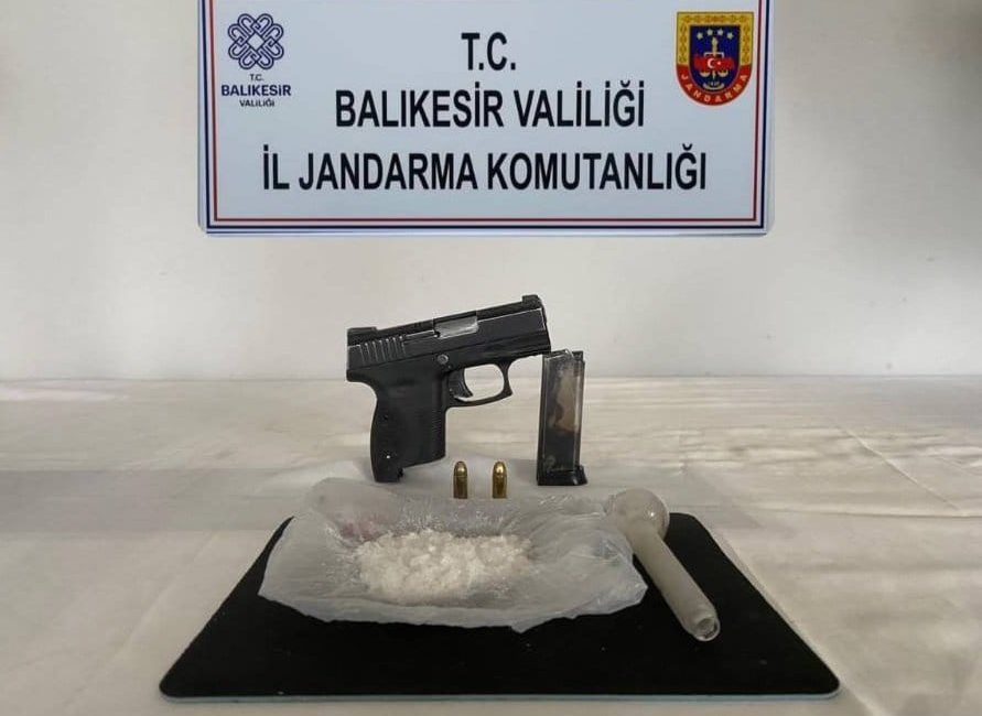 Balıkesir’de kaçakçılık ve organize suç operasyonu Balıkesir İl Jandarma Komutanlığı, kaçakçılık ve organize suçlara yönelik geniş