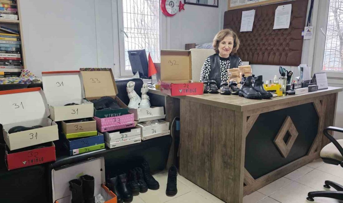 Bandırmalı iş adamından “Çocuklar Üşümesin” kampanyasına destek Balıkesir’in Bandırma İlçesinde, Paşabayır Mahalle Muhtarı Belgin Şentürk, üniversite öğrenci