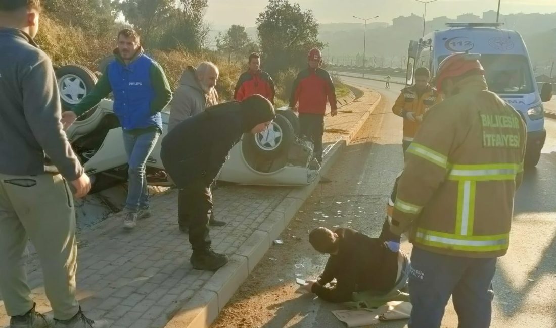 Bandırma’da Tofaş Marka Araç Takla Attı: Sürcü Yaralandı Balıkesir'in Bandırma ilçesinde Liman yolu üzerinde meydana gelen trafik kazasında,