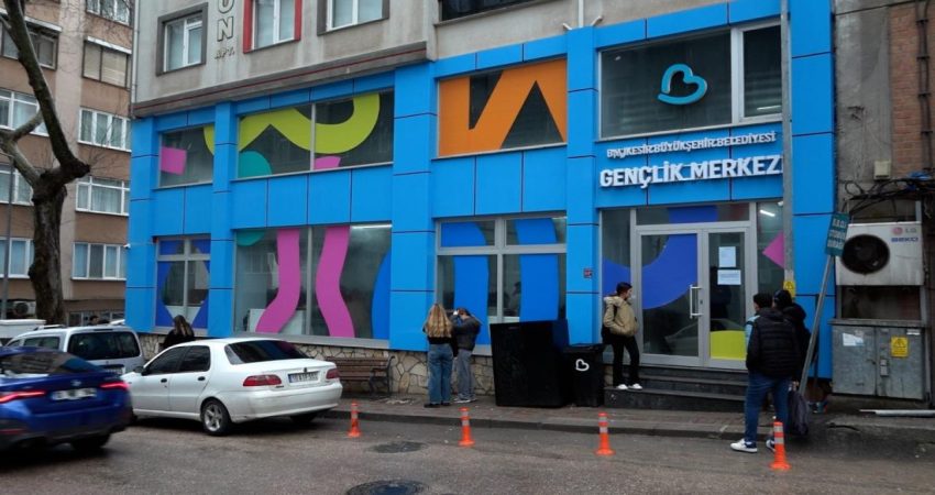 Gençlerden, Bandırma Gençlik Merkezi’ne tam not Balıkesir Büyükşehir Belediyesi tarafından hizmete açılan Bandırma Gençlik Merkezi, gençlerden