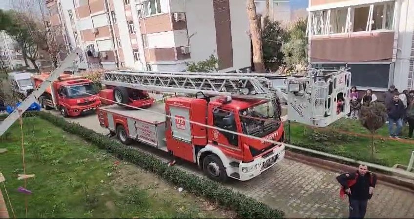 Balıkesir’de ev yangınında 1 kişi hayatını kaybetti Balıkesir'in Edremit ilçesinde bir apartman dairesinde çıkan yangında 1 kişi