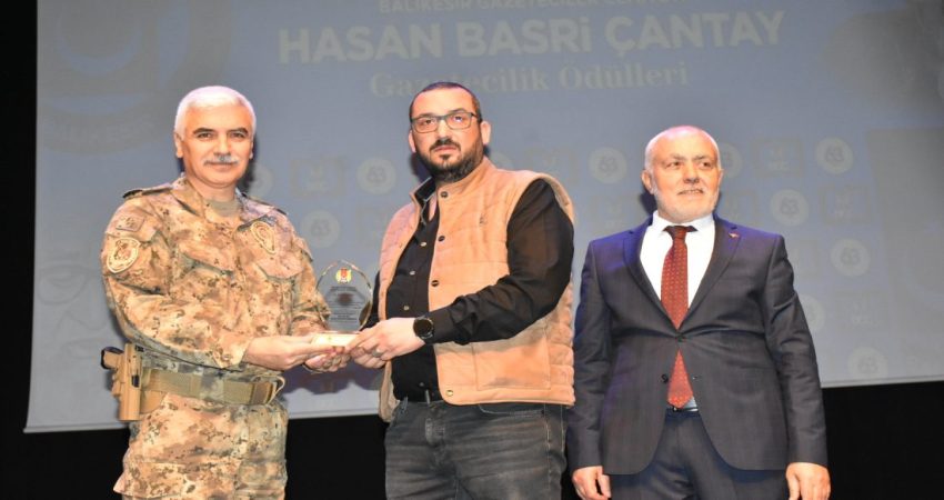 Gökhan Dağlı’ya 10 Ocak’ta Anlamlı Ödül Balıkesir Gazeteciler Cemiyeti tarafından düzenlenen Hasan Basri Çantay Gazetecilik Başarı