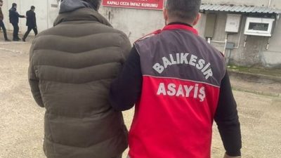 Balıkesir’de çeşitli suçlardan kesinleşmiş hapis cezası bulunan 26 firari, yakalanarak