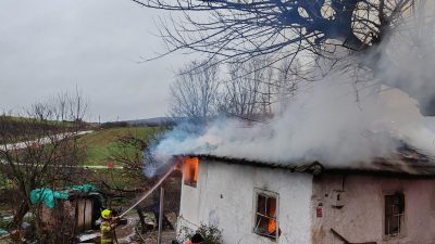  Balıkesir'in Manyas ilçesinin kırsal mahallesi Eskimanyas'ta meydana gelen yangında