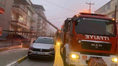 Balıkesir itfaiyesi sabaha karşı çıkan yangınlarda yoğun mesai yaşadı. Karesi