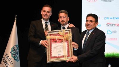 Balıkesir’de bu yıl üçüncüsü düzenlenen Yağlı Güreş Çalıştayı’nda konuşan Balıkesir