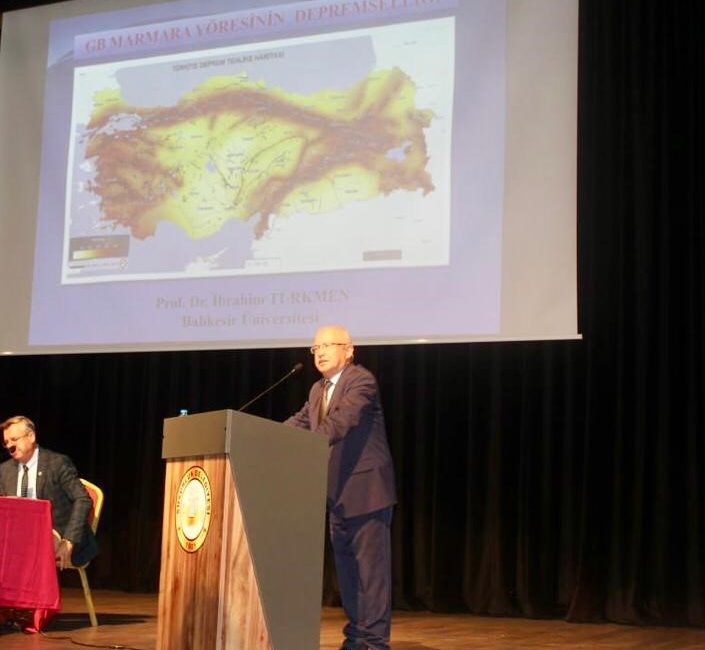 Deprem Araştırma Merkezi açıkladı: “Tsunamiler güney ege kıyılarımızı etkileyebilir” Son günlerde Ege Denizi’nde meydana gelen deprem fırtınası hakkında değerlendirmede