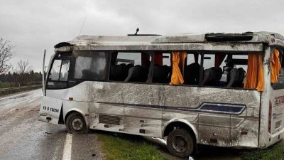 Balıkesir’de rüzgar enerjisi parçaları üreten bir fabrikanın işçilerini taşıyan servisin