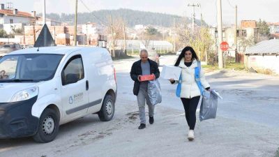 Balıkesir Büyükşehir Belediyesi tarafından dar gelirli ailelerin çocuklarına mont ve