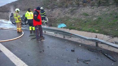 İzmir-İstanbul otobanının Savaştepe civarında meydana gelen tek taraflı trafik kazasında
