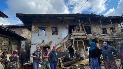 Balıkesir’in Sındırgı ilçesi kırsal Yaylabayır Mahallesi’nde bir evde çıkan yangında