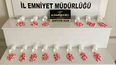 Balıkesir’de polis ekipleri tarafından yapılan uyuşturucu operasyonunda bin 46 adet