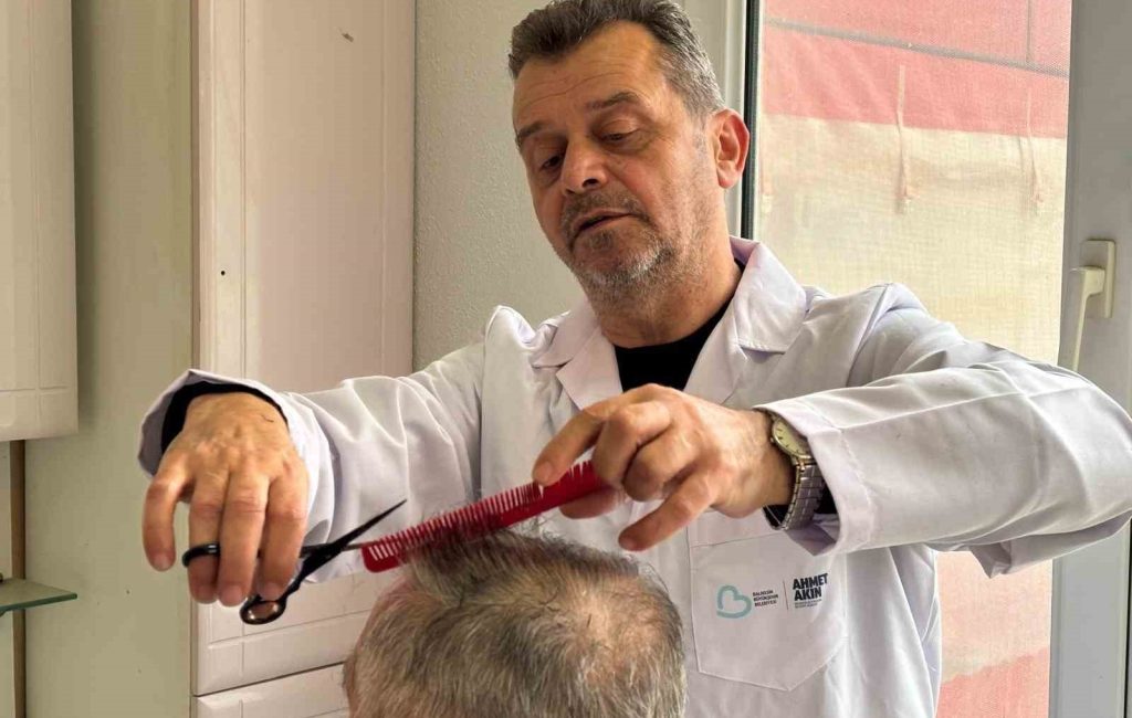 Balıkesir Büyükşehir Belediyesi özellikle kırsal bölgelerde yaşayan ve berberlere ulaşamayan