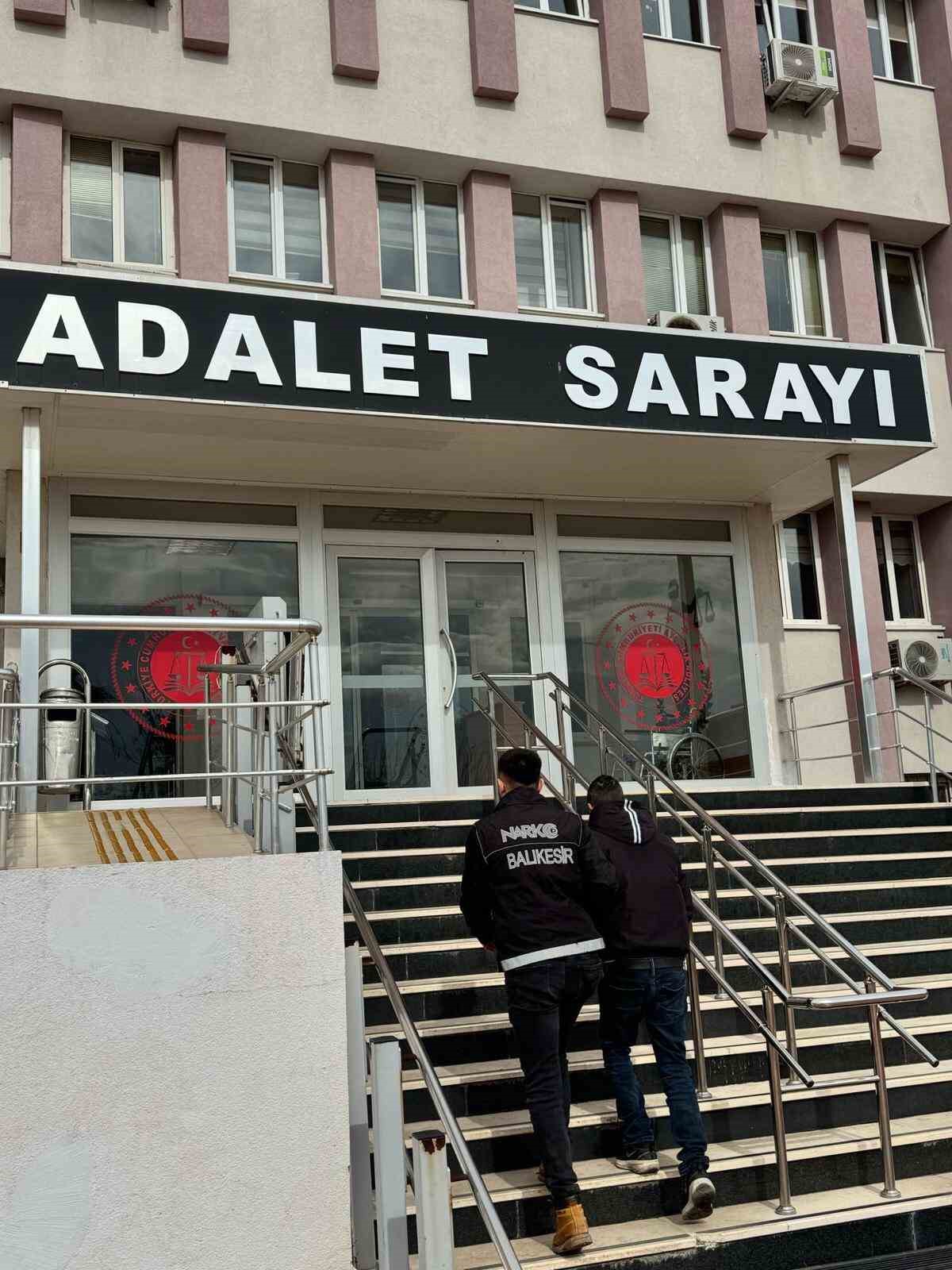  Balıkesir’in Ayvalık ilçesinde uyuşturucu ticareti suçundan hakkında 16 yıl