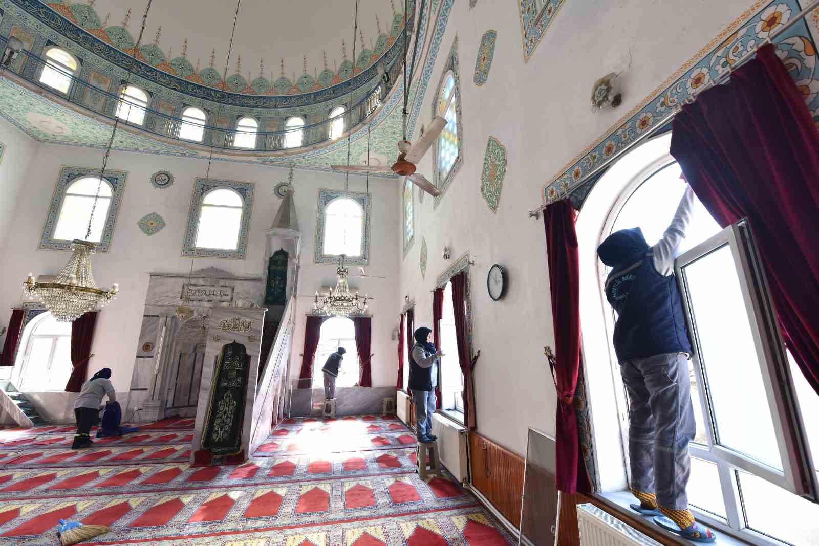 Altıeylül Belediyesi, ilçedeki ibadethaneleri, mescitleri, cem evlerini ve hasta, yaşlı