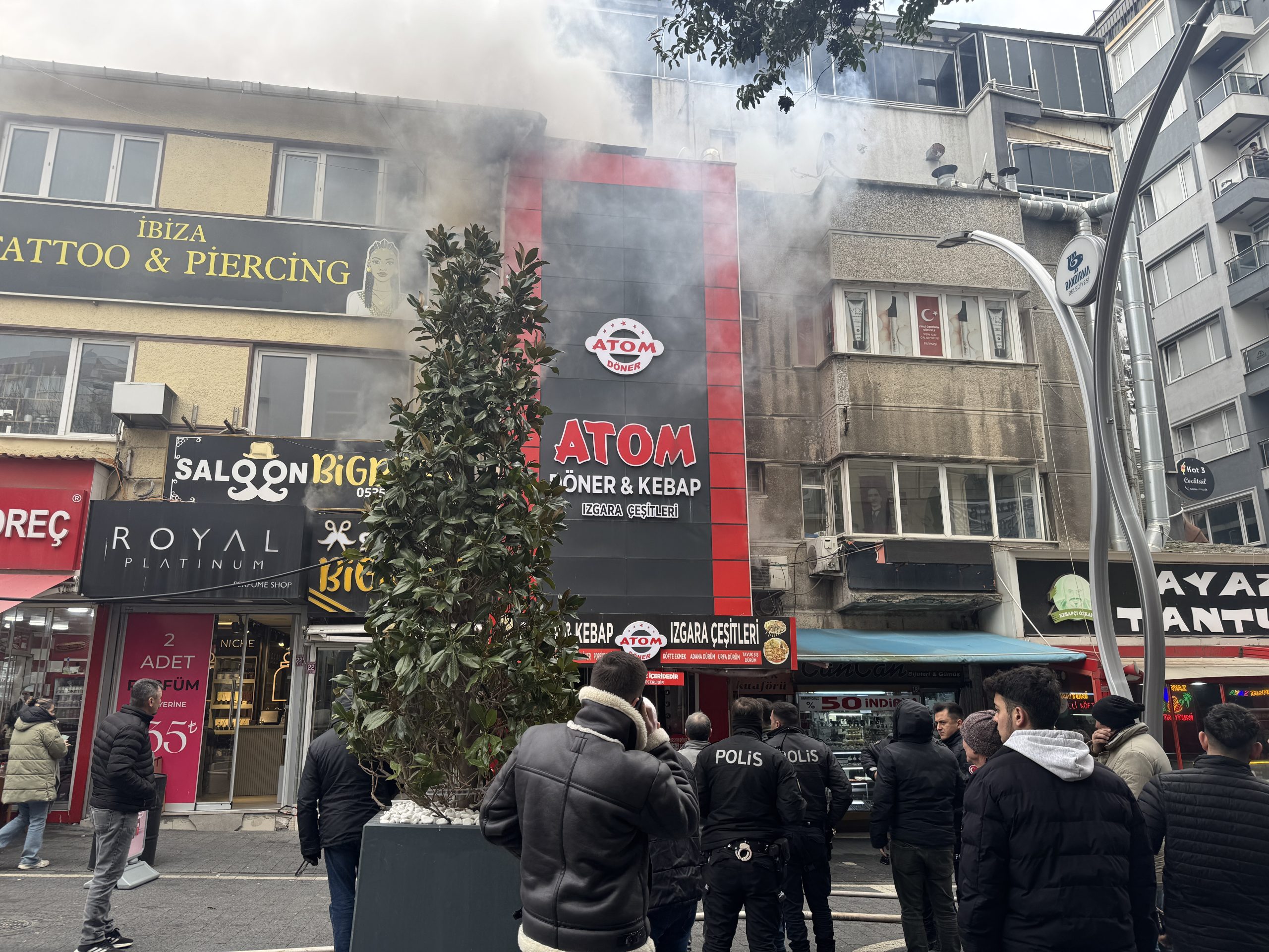  Balıkesir’in Bandırma ilçesinde, sabah saatlerinde bir dönerci dükkanında yangın