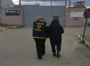 Balıkesir’in Bandırma ilçesinde, aranan şahısların yakalanmasına yönelik yürütülen çalışmalar kapsamında