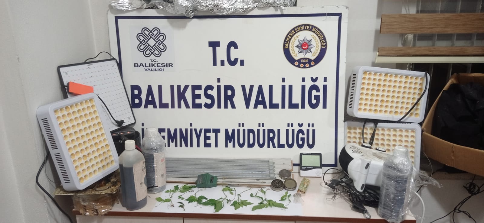 Balıkesir’in Susurluk ilçesinde, uyuşturucu ile mücadele kapsamında gerçekleştirilen denetimlerde bir