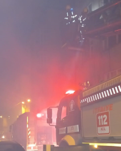 Balıkesir’in Bandırma ilçesinde bir apartmanın çatı katında yangın çıktı. İtfaiye