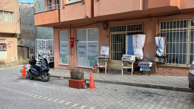 Bandırma'da, özellikle şehir merkezinde giderek büyüyen park yeri sorunundan vatandaşlar