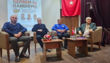 Bandırma’da deprem bilincini artırmak amacıyla düzenlenen “Deprem ve Bandırma” konferansı,