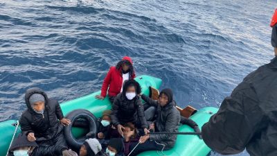 Balıkesir İl Jandarma Komutanlığı, göçmen kaçakçılığı ile mücadele çerçevesinde 25