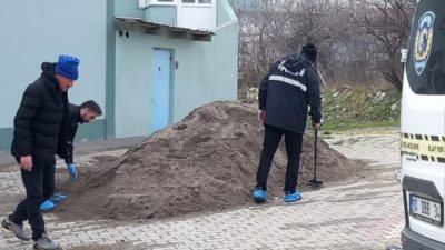 Bandırma’nın Kayacık Mahallesi’nde meydana gelen olayda, 43 yaşındaki M.K. başından