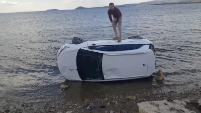 Erdek-Edincik yolunda virajda sürücüsünün direksiyon hakimiyetini kaybettiği otomobil, takla atarak