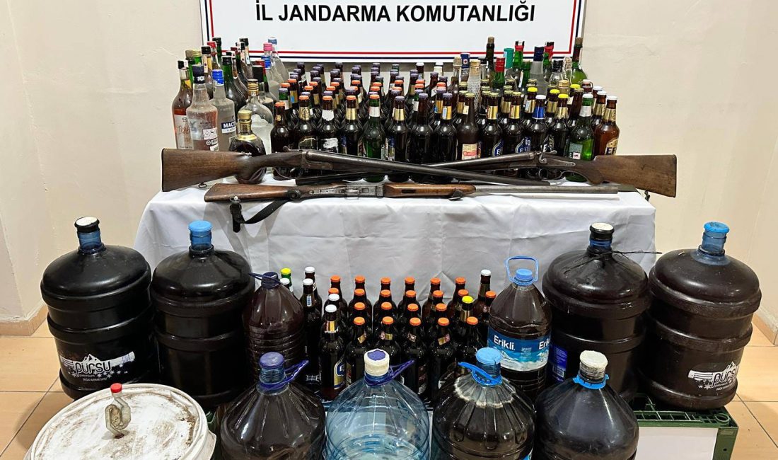 Gönen’de kaçak ve sahte alkol operasyonu: 3 Gözaltı Balıkesir’in Gönen ilçesinde Balıkesir İl Jandarma Komutanlığı ekiplerince, halk sağlığını