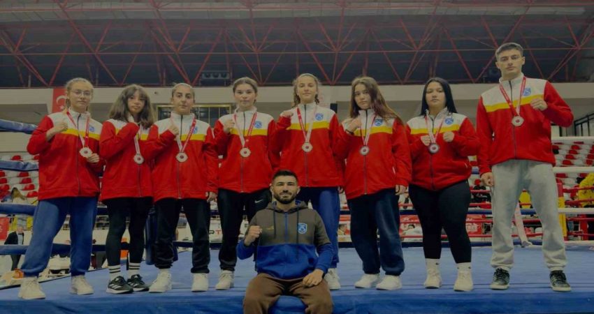 Muaythai sporcularından 10 madalya Balıkesir Büyükşehir Belediyespor Gençler Muaythai Takımı, Gebze’de düzenlenen Marmara Bölge