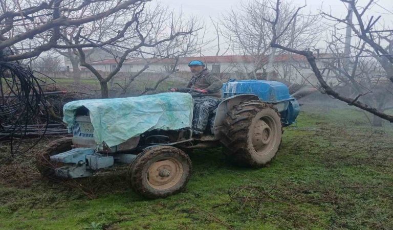 Balıkesir’in Karesi ilçesinde elektronik tamiri yapan serviste meydana gelen yangın