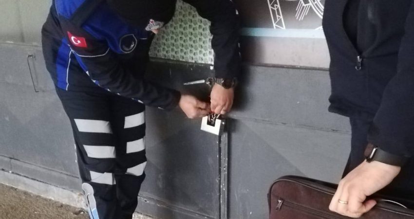 Erdek’te İki Otel Mühürlendi Balıkesir’in Erdek ilçesinde, yangın güvenliği raporunu yasal süre içinde alamayan