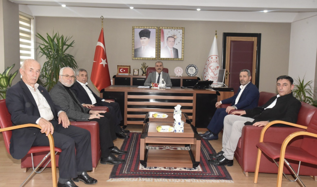 AK Parti Bandırma ve Erdek İlçe Başkanlarından Milli Eğitim Müdürü’ne Ziyaret AK Parti Bandırma ve Erdek ilçe başkanları, yönetim kurulu üyeleriyle
