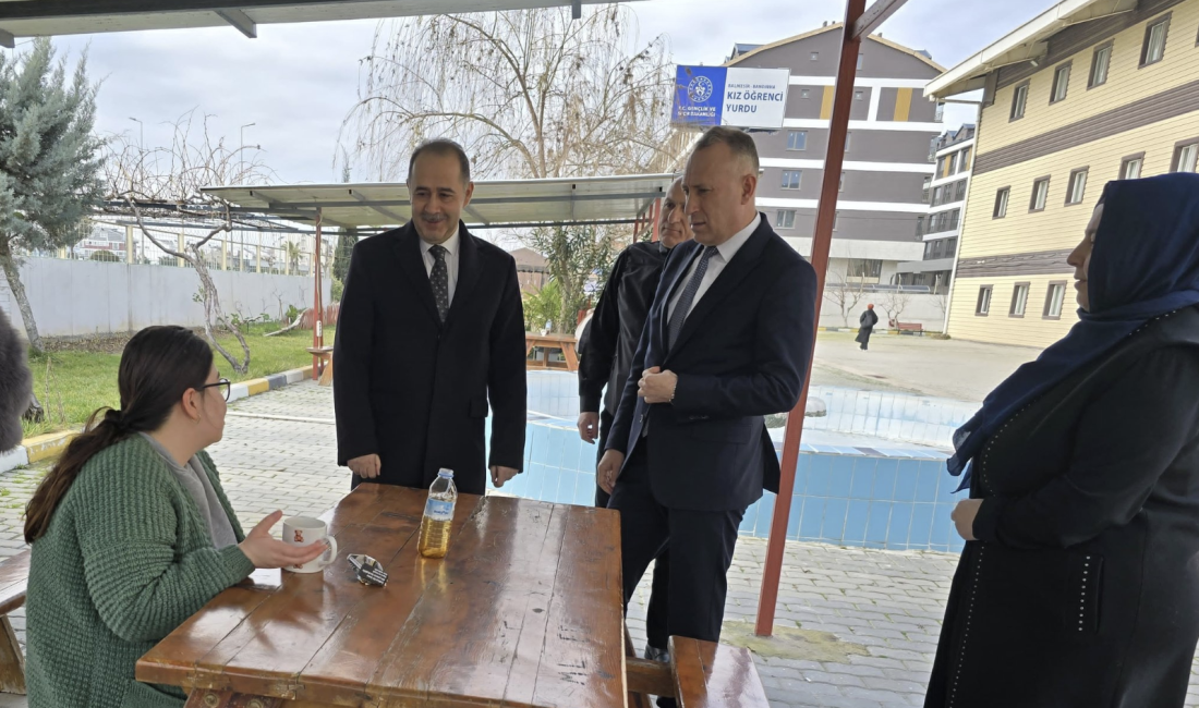 Kaymakam Aksakal ve Adem Özalp, Öğrencilerin İhtiyaçlarını Yerinde İnceledi Bandırma Kaymakamı Engin Aksakal, Balıkesir Gençlik ve Spor İl Müdürü