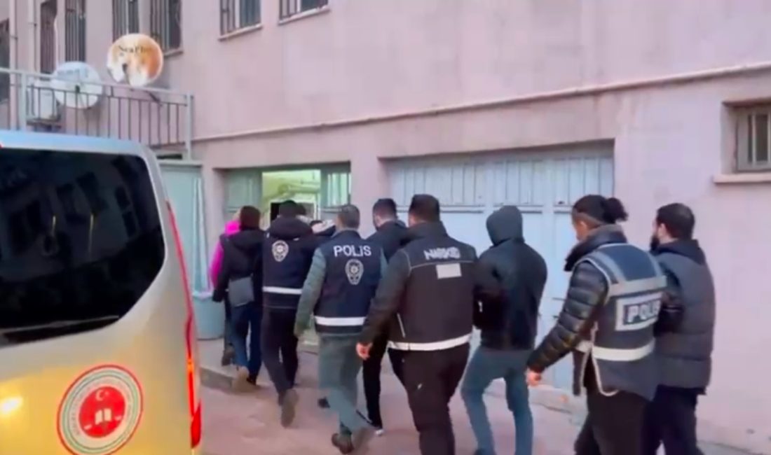 Balıkesir polisi uyuşturucu tacirlerine geçit vermedi: 8 Tutuklama Balıkesir'in Bandırma ilçesinde, Narkotik Suçlarla Mücadele ekipleri tarafından uyuşturucu madde