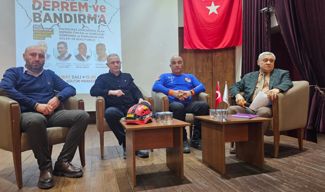 Uzmanlar Bandırma’nın Deprem Riskini ve Yapı Güvenliğini Masaya Yatırdı Bandırma’da deprem bilincini artırmak amacıyla düzenlenen “Deprem ve Bandırma” konferansı,