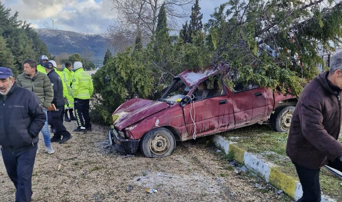Erdek’te Çalınan Kamyonetle Kaza Yapan Şüpheli, Başka Bir Aracı Çalarak Kaçtı Balıkesir’in Erdek ilçesinde çaldığı kamyonetle kaza yapan şüpheli, olay yerinden