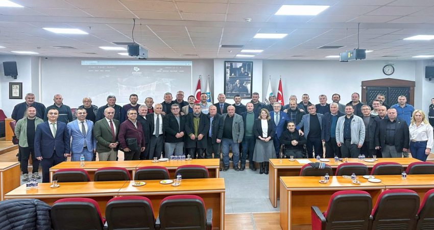 BAŞKAN DURSUN MİRZA KIRSAL MAHALLE MUHTARLARIYLA BİR ARAYA GELDİ Bandırma Belediye Başkanı Dursun Mirza, kırsal mahalle muhtarlarıyla bir araya